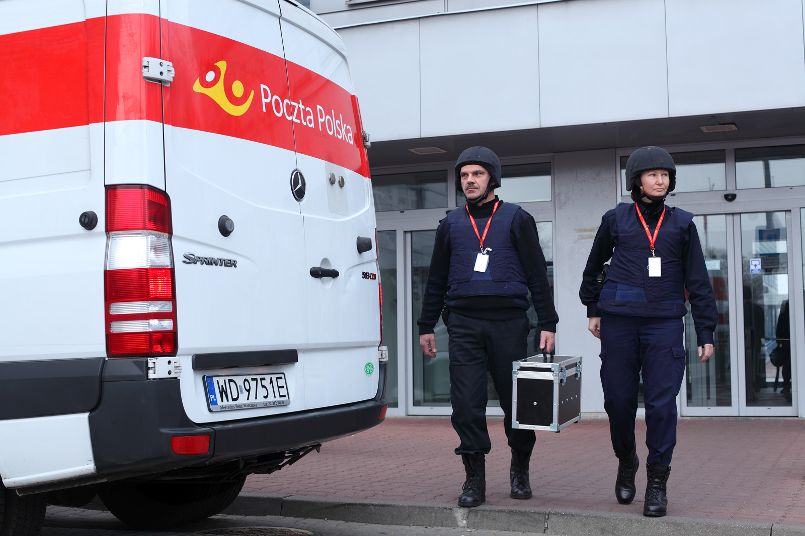 Two security staff with a suitcase and a van, Poczta Polska