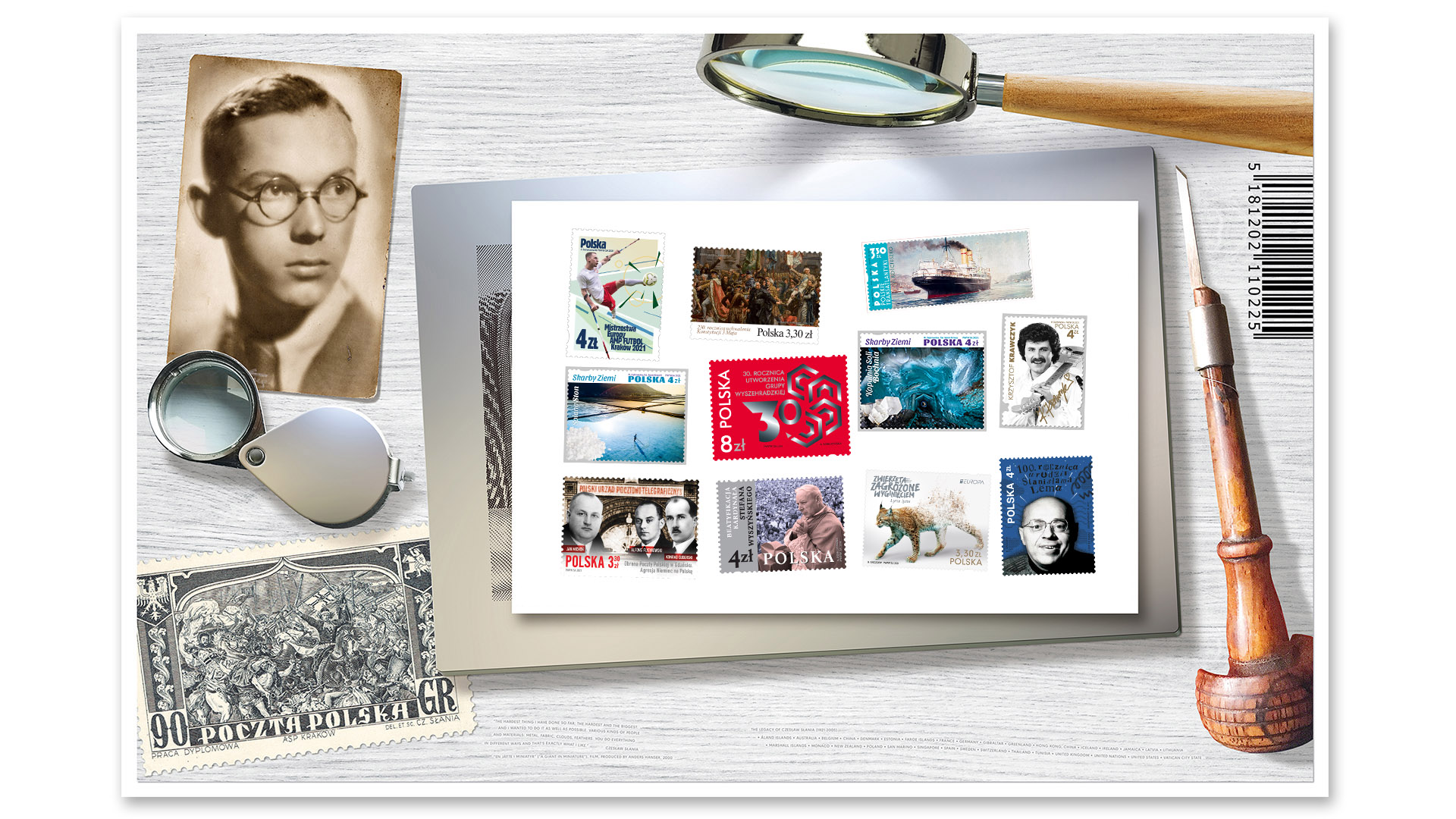 grafika znaczka pocztowego, a obok lupa, szkiełko powiększające i stare zdjęcie młodego mężczyzny w okularach
