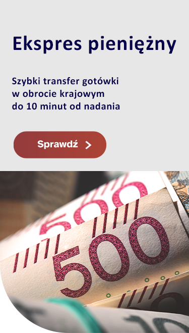 Wrapping money files led by a five -hundred banknote