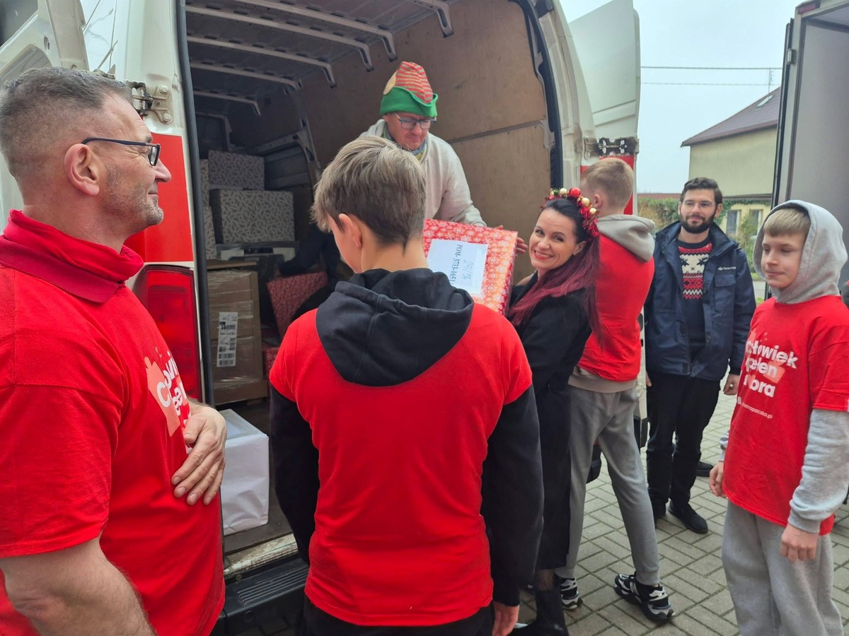 wolontariusze i szlachetna paczka