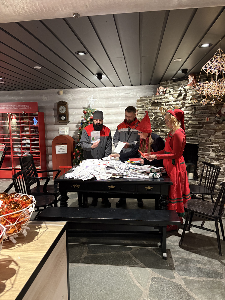 pracownicy z listami