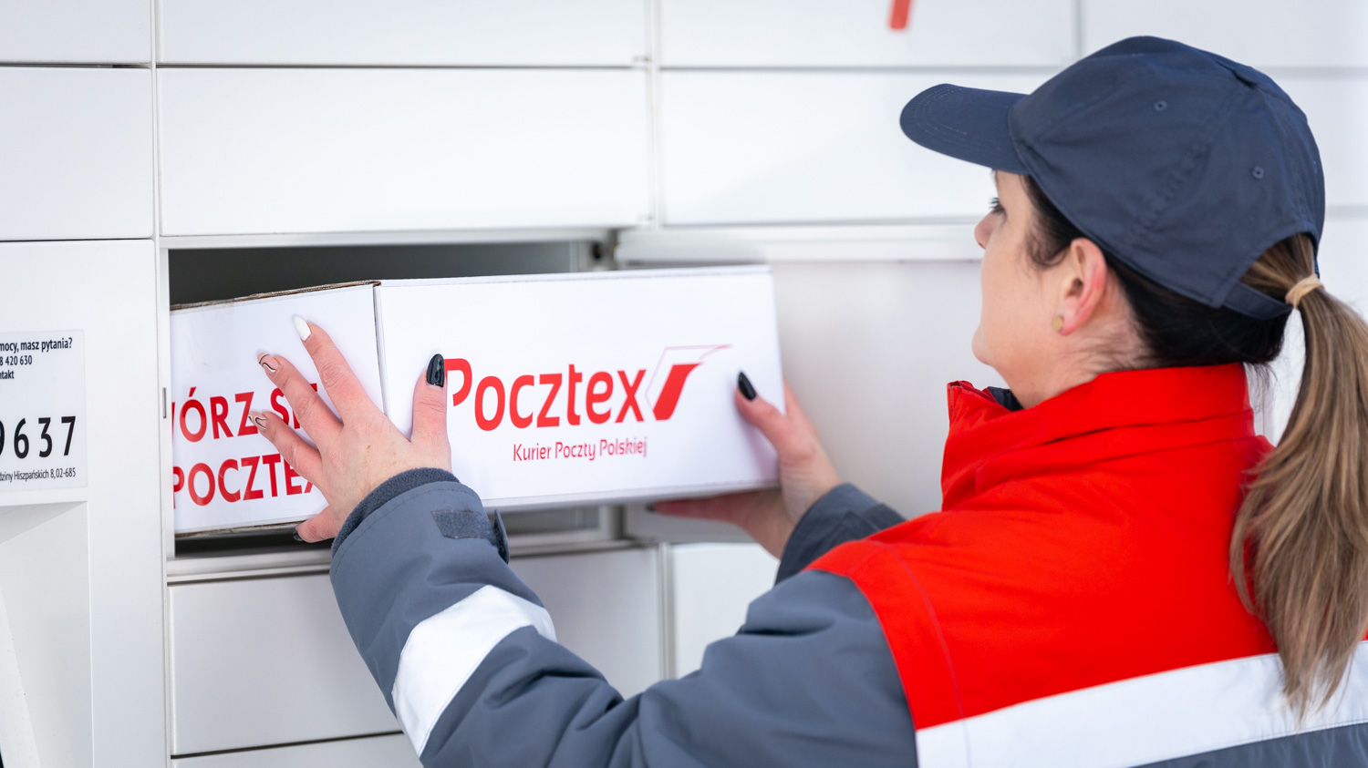 the courier puts the parcel into the parcel locker